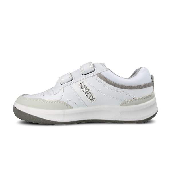 Zapatillas Paredes clásicas. Las sneakers Estrella en color blanco con cierre de velcro 2