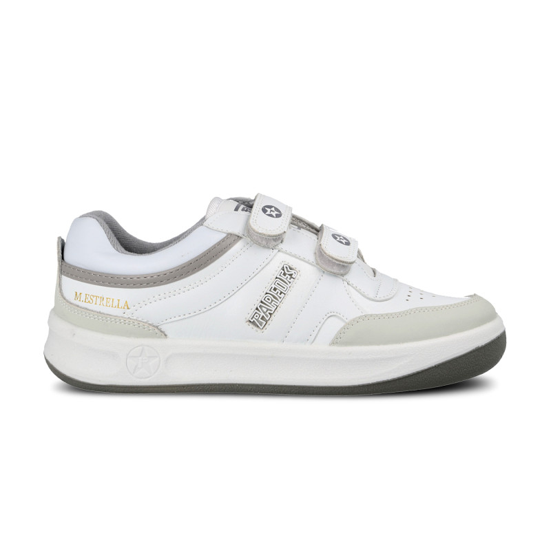 Classic PAREDES sneakers. The Estrella sneakers in white with velcro closure