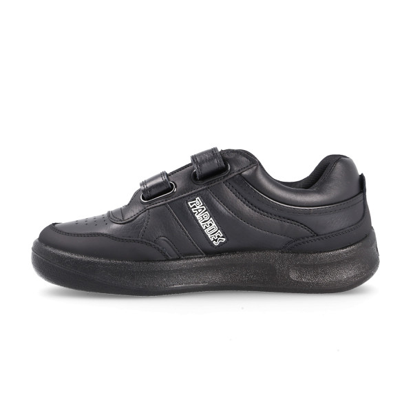 Classic PAREDES sneakers. The Estrella sneakers in black with velcro closure 2