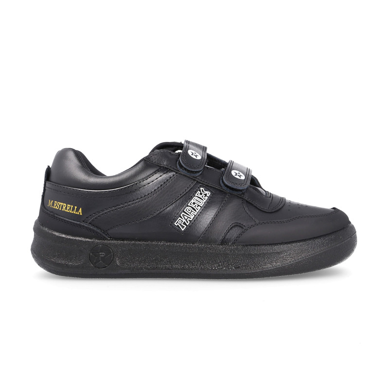 Classic PAREDES sneakers. The Estrella sneakers in black with velcro closure