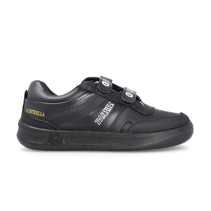 Zapatillas Paredes clásicas. Las sneakers Estrella en color negro con cierre de velcro Zapatillas Paredes clásicas. Las sneakers Estrella en color negro con cierre de velcro