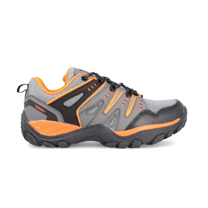 Trekking shoes for children resistant in orange color