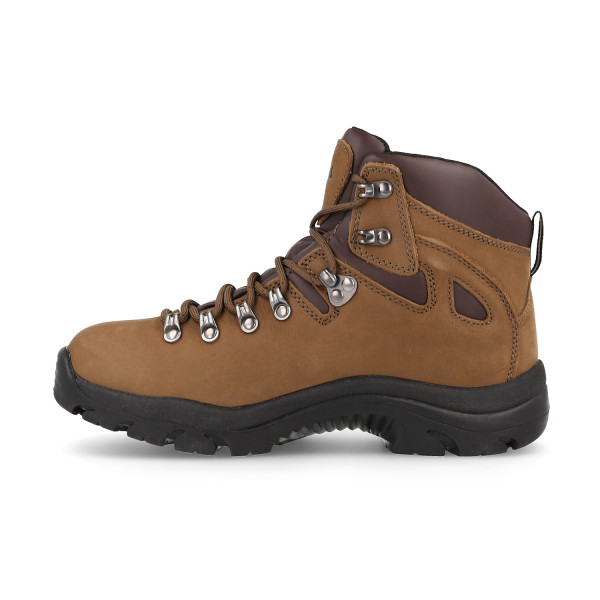 Hiking boots for men and women designed in nubuck leather resistant to everything. Perfect for the high mountains. 2