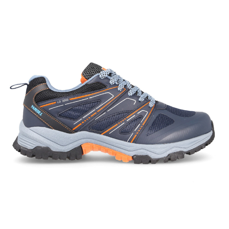 Zapatillas de trekking para hombre en color azul con toques naranjas y negros con suela resisitente al deslizamiento