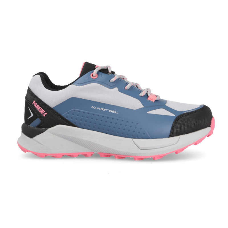 Women's trekking shoes in blue with resistant sole and micropolar properties