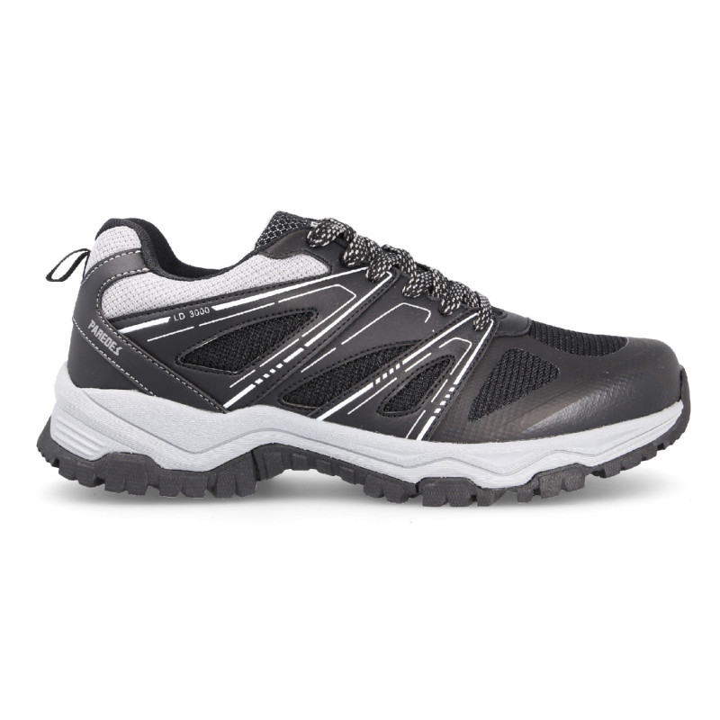 Zapatillas de trekking para hombre en color negro con detalles gris cómodas