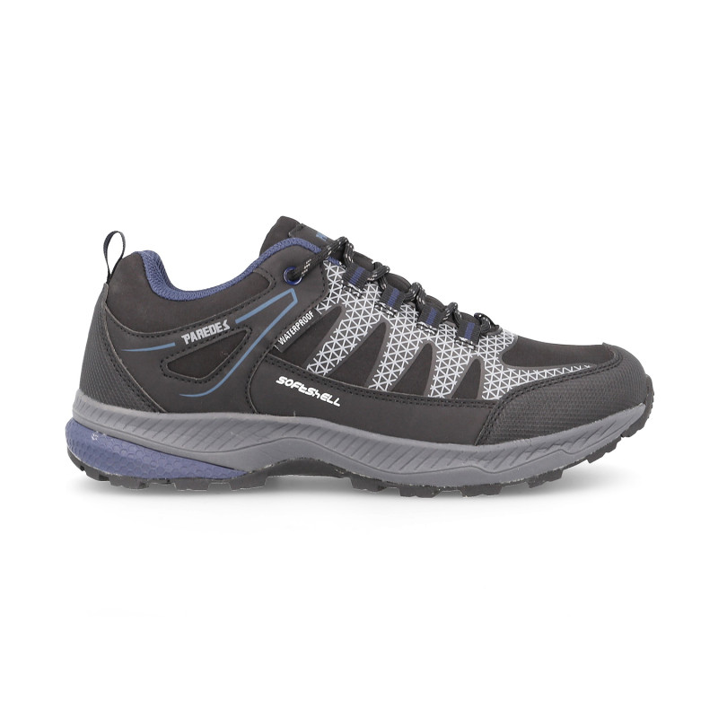 Lightweight, comfortable and resistant trekking shoes for men in black
