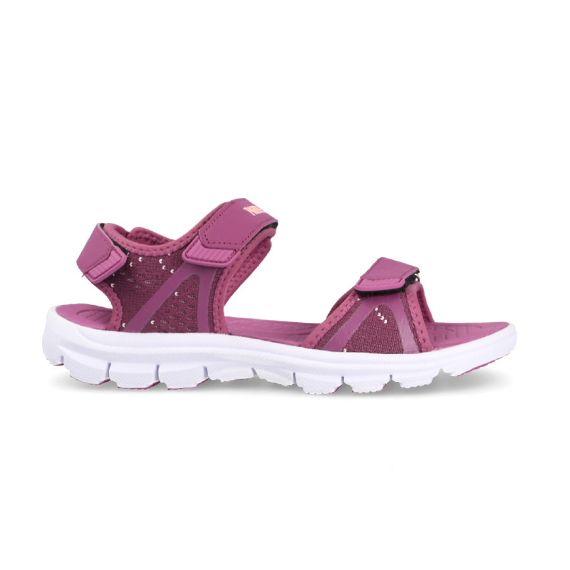 Women's outdoor sandals with triple velcro closure and serrated sole for better grip