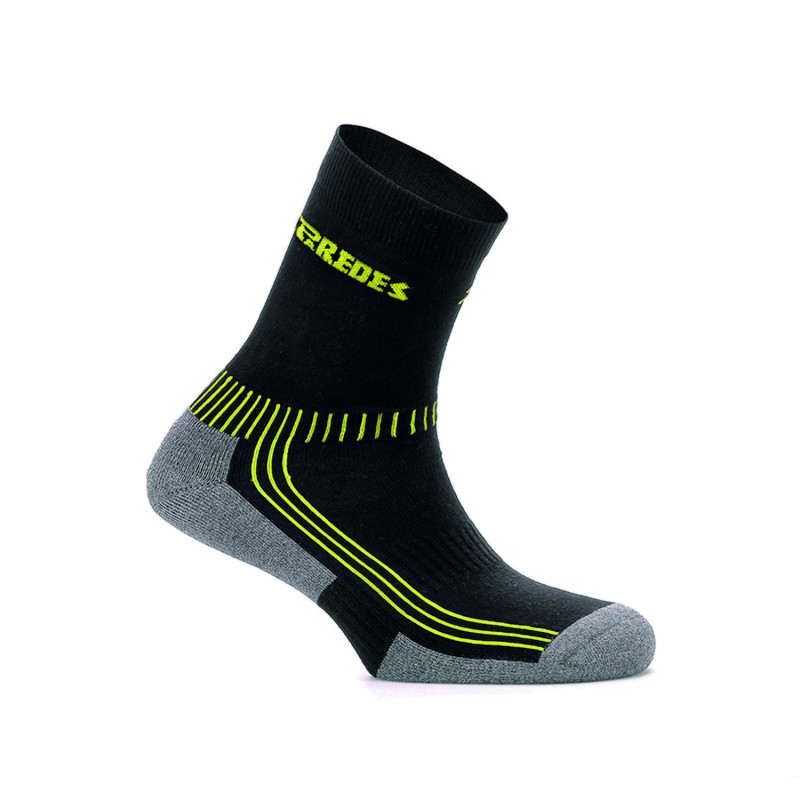 Ankle socks resistant to wear and antistatic in black and yellow.
