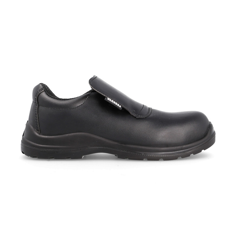 Work shoes ideal for wet environments