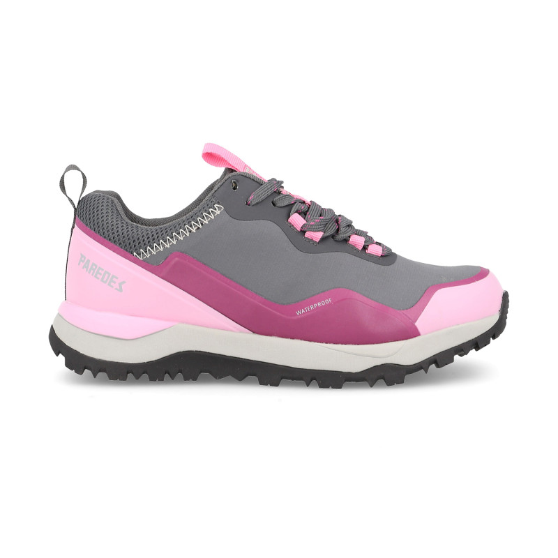 Women's trekking shoes in gray with pink, comfortable and resistant.