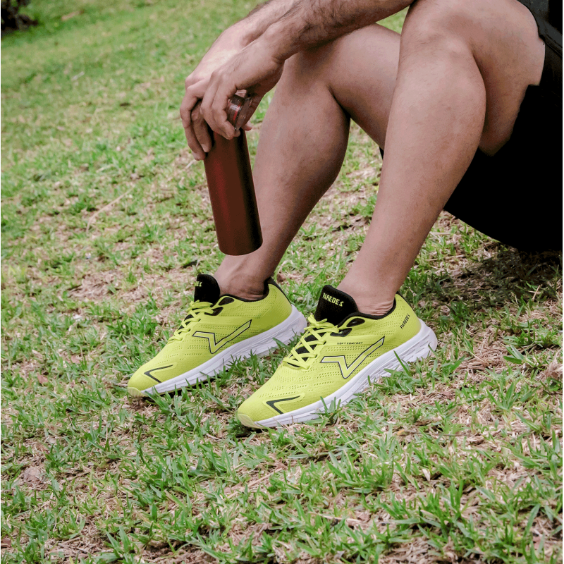 Zapatillas de deporte para hombre de moda en color amarillo
