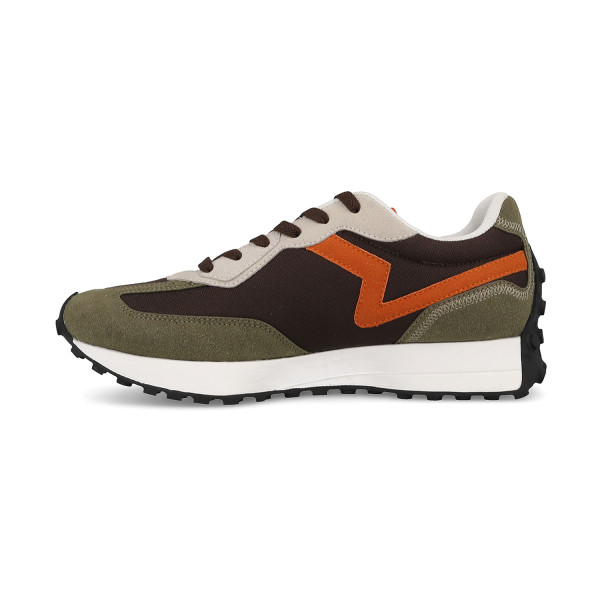 Vista lateral de zapatilla casual Paredes 2