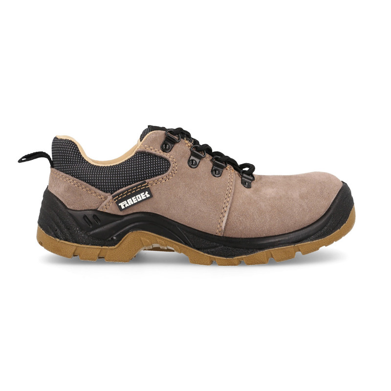 Zapatos de montaña para hombres y mujeres diseñados en piel serraje, resistentes al agua, cómodos y con gran agarre al terreno