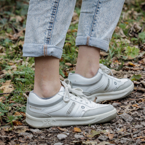 Classic PAREDES sneakers. The Star of all life in white with laces 2