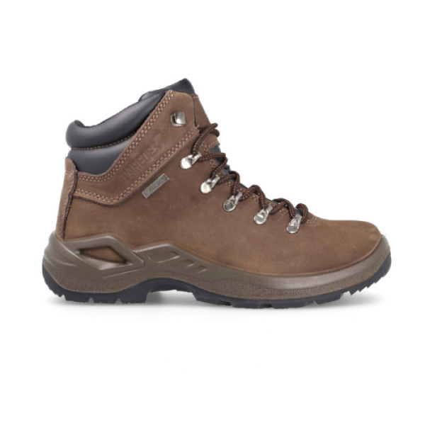 Ski vane hiking boots, robust, comfortable and resistant in brown