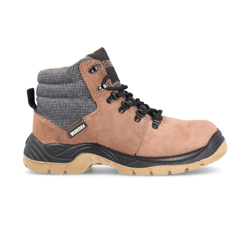 Botas de montaña para hombre y mujer con collarin alto para mayor protección del tobillo.