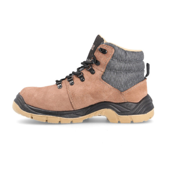 Hiking boots for men and women with high collar for greater ankle protection. 2