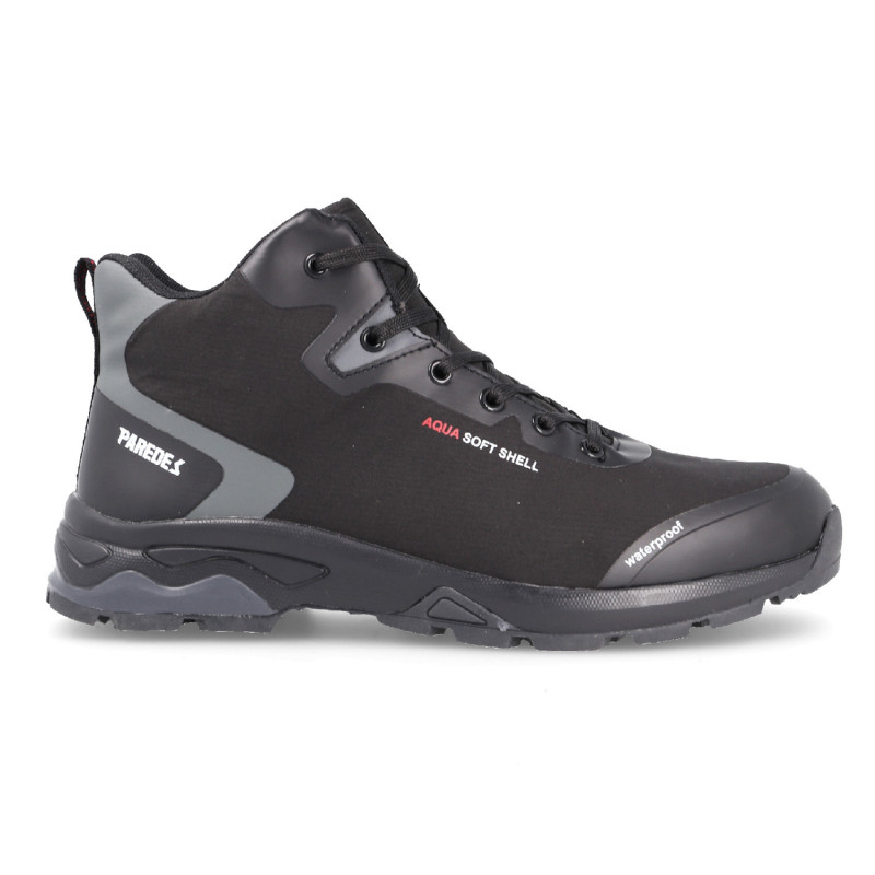 Men's trekking boots equipped with great grip on the terrain and comfort