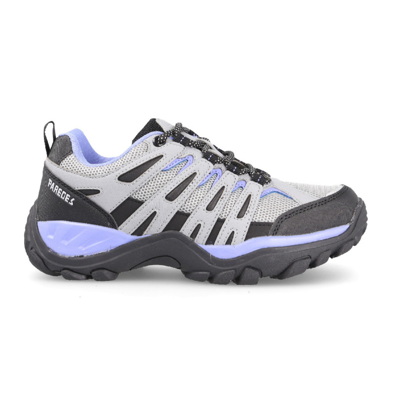 Women's hiking shoes light and comfortable in wooded terrain