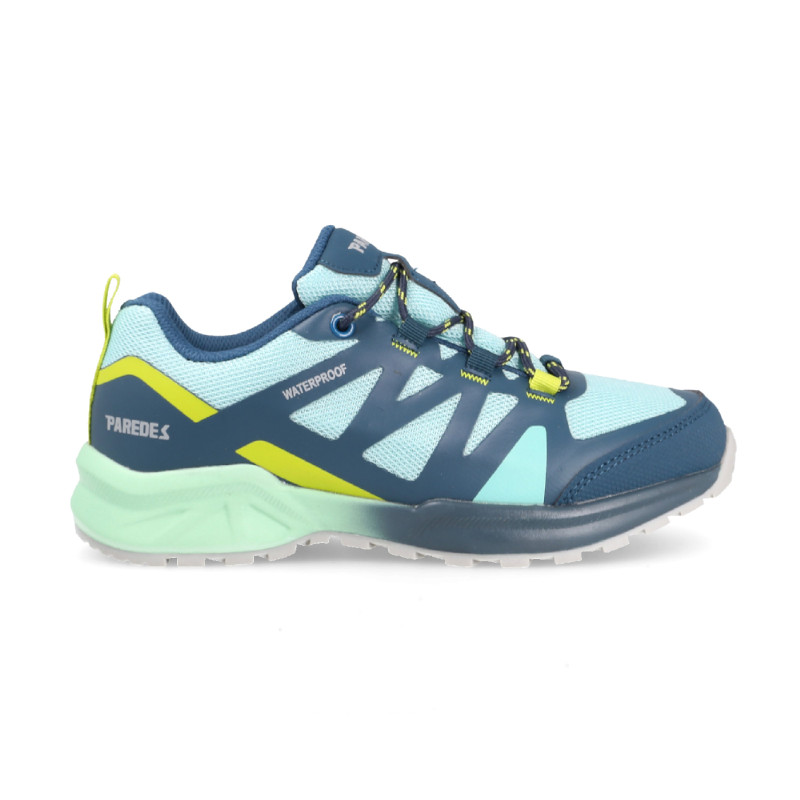 Women's trekking shoes with striking style in blue color