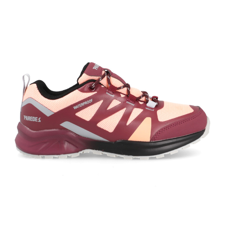 Women's trekking shoes with striking style in pink and maroon