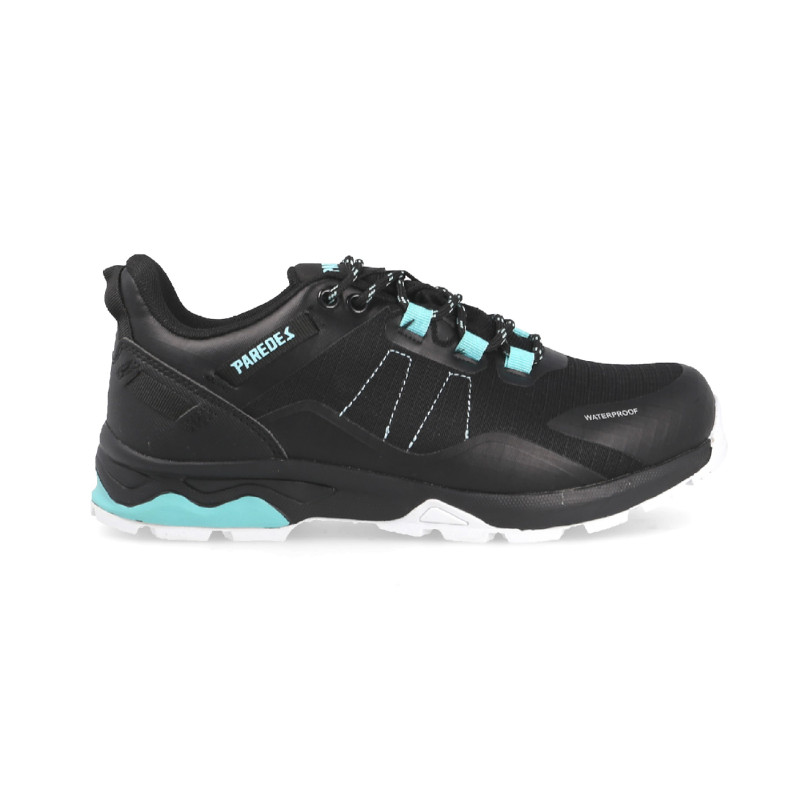 Women's trekking shoes with great fit and resistance