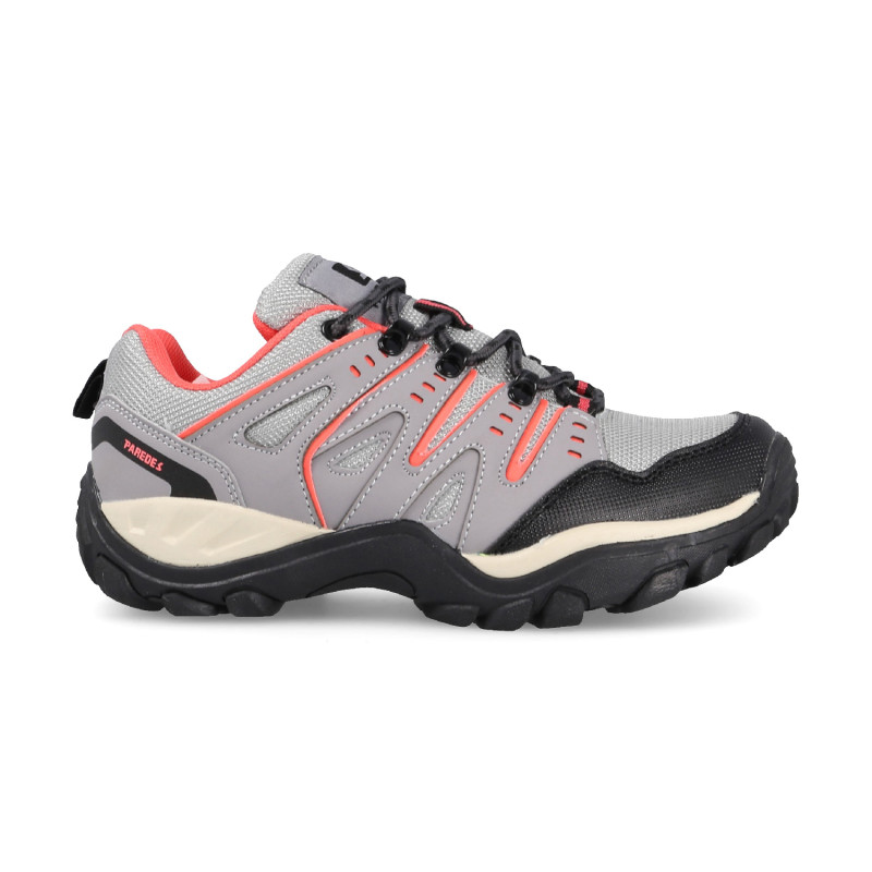 Lightweight and high-traction women's trekking shoes in grey