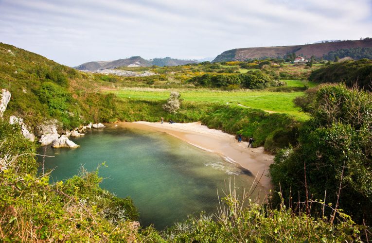 Playa de Gulpiyuri, Asturias