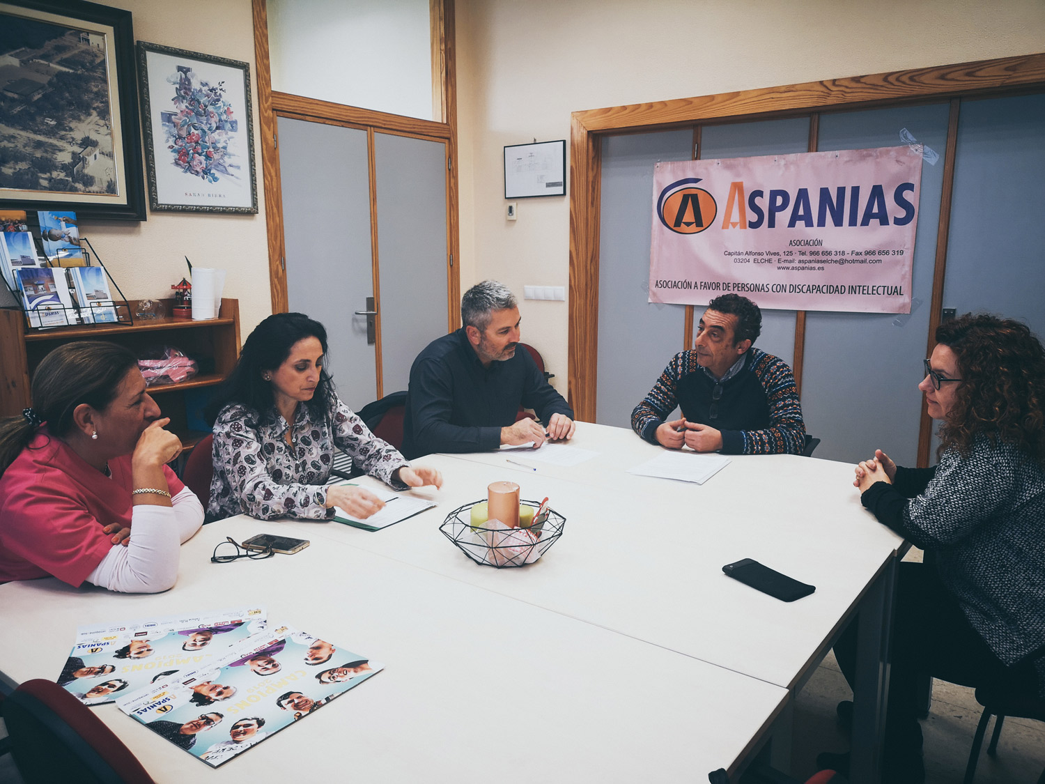 Firma Acuerdo Colaboración Aspanias y Paredes Fotos Post Aspanias Colaboración Calzados Paredes