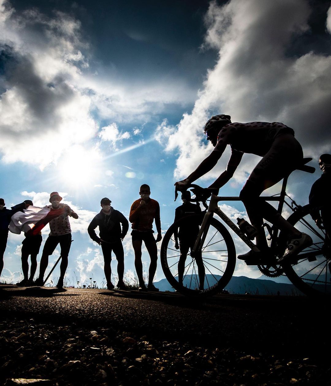 SORTEO LA VUELTA CICLISTA Y PAREDES