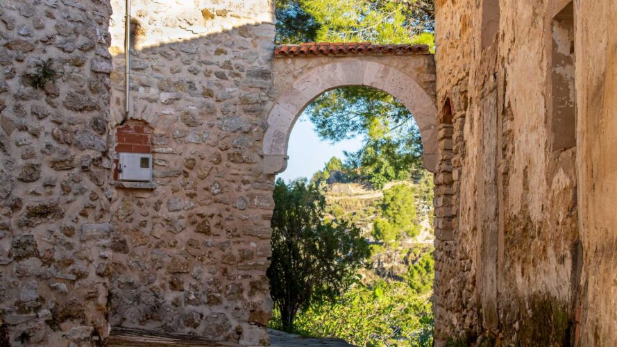 Pueblo Almudaina descubriendo con Paredes