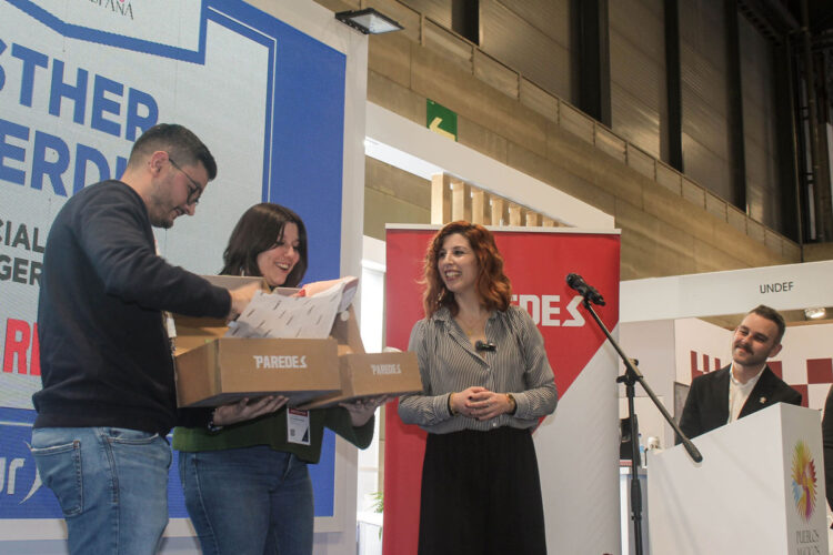 Colaboración con Pueblos Mágicos de España en Fitur 2025 entrega zapatillas Colección Primavera 2025