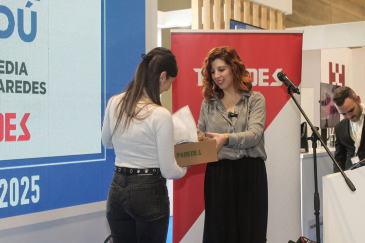 Colaboración con Pueblos Mágicos de España en Fitur 2025 entrega calzado por Esther Verdú